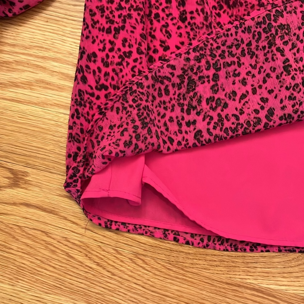 Vince Camuto Small Pink and Black Blouse V neck - Picture 5 of 7